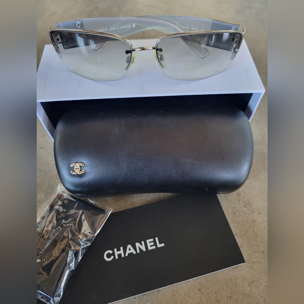 Vintage Chanel 4117-B Sunglasses - Picture 2 of 12